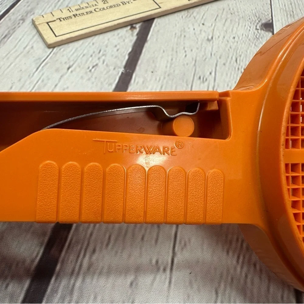 vintage tupperware sift it paddle Orange Handheld dry ingredient sifter